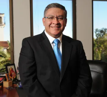 Salud-Carbajal-02-crop